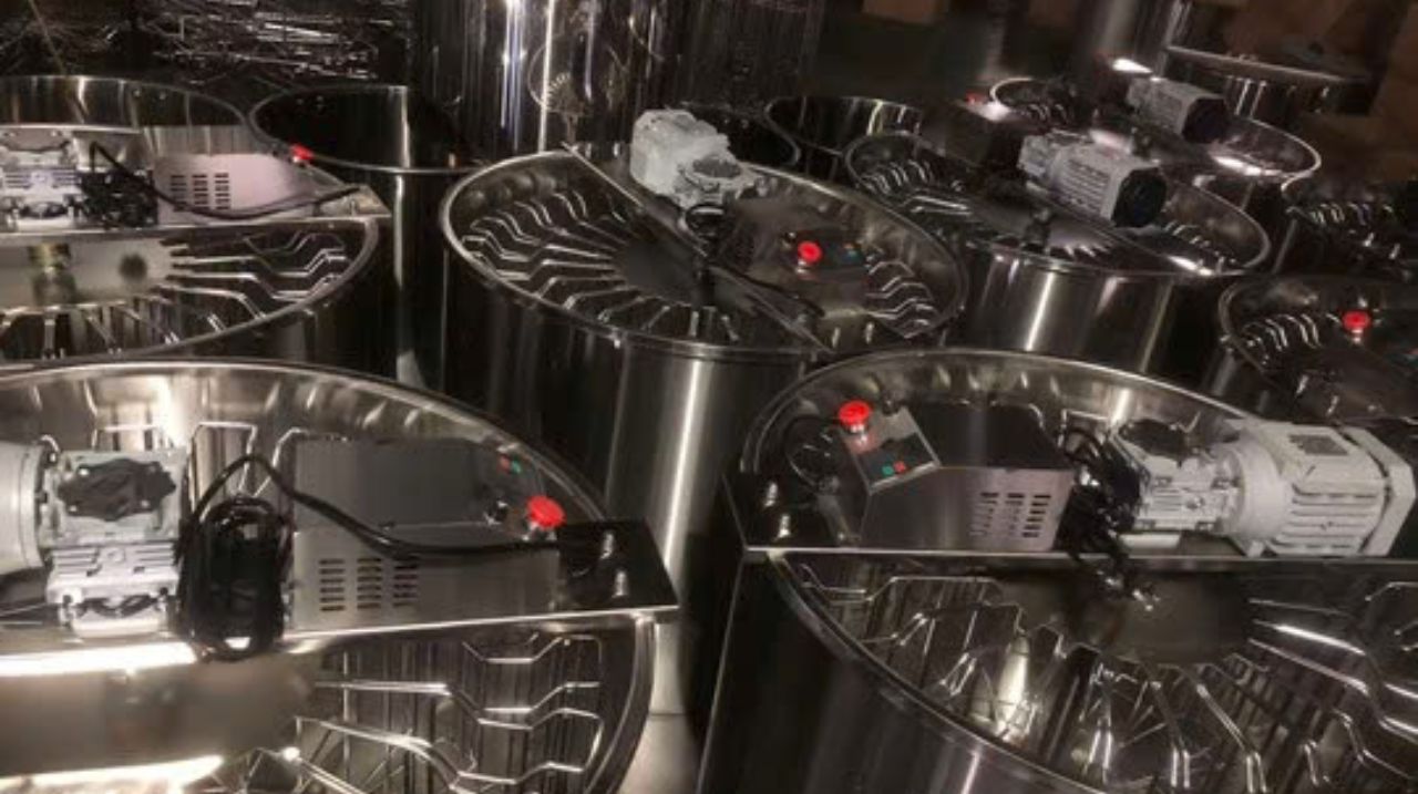 máy quay mật ong 12 khung chạy điện